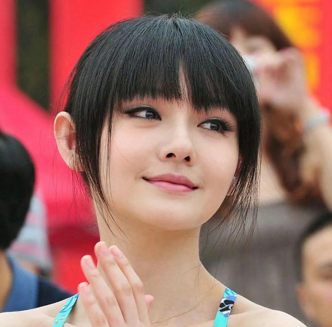 张兰悼念大S引发网友热议：是真释怀还是巧妙反击？