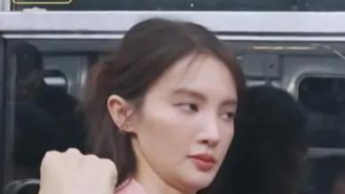 金晨情绪管理之谜：长期服药是无奈之举？刘烨邓恩熙的反应让人意外！