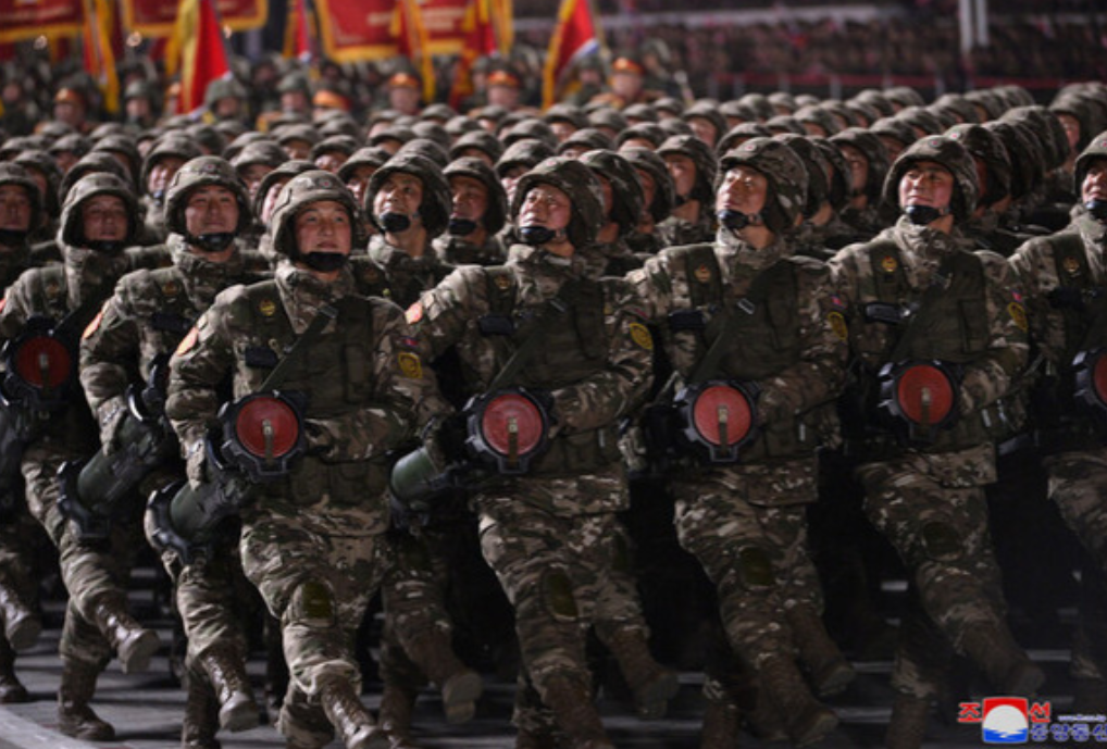 乌军抱怨朝军炮兵火力太强，专家分析称，这还只是个开胃菜！