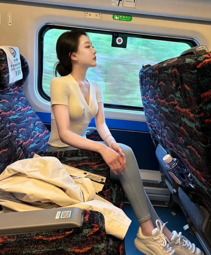 高铁上的邻座，该怎么搭讪？