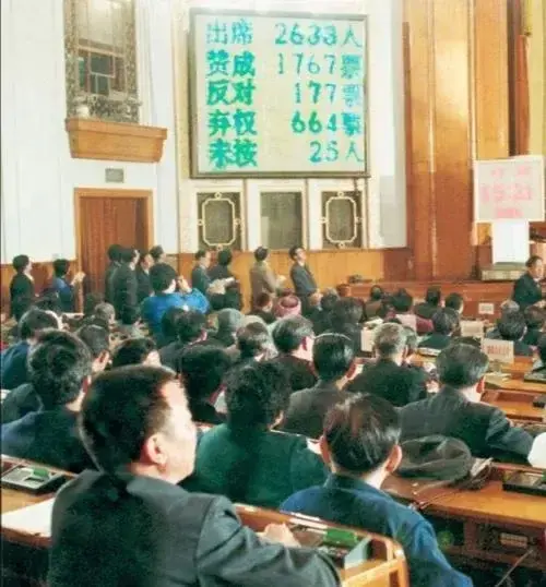 这是1992年4月的三峡工程投票结果，弃权的还不少！
