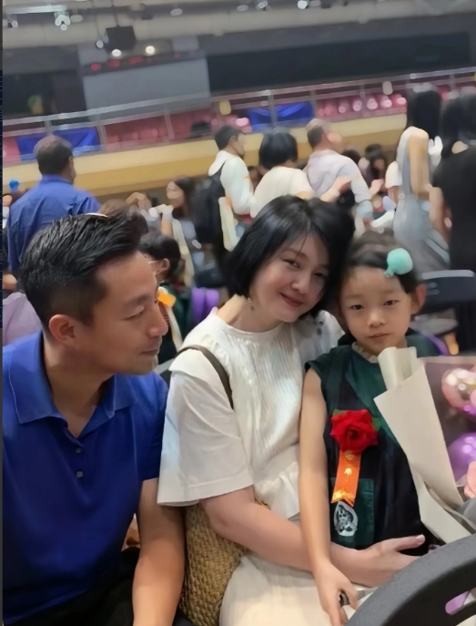 原来我是不相信的，
媒体有过报道说:如果这次大S在日本出事时，
陪在她身边的是前