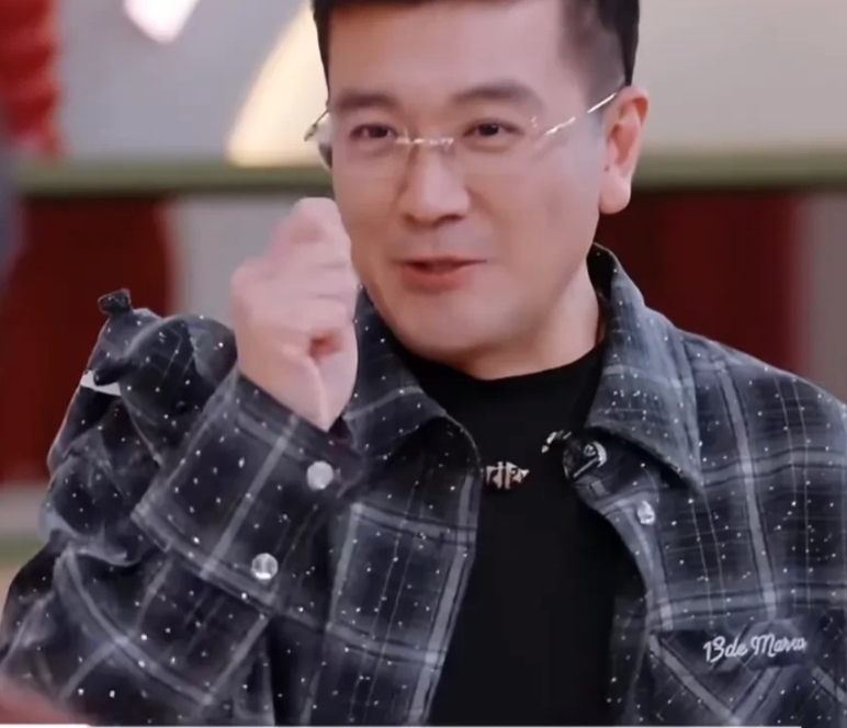 杨子根本不是papi的对手！
他竟然跟papi秋后算账，吐槽她说自己大男子主义，