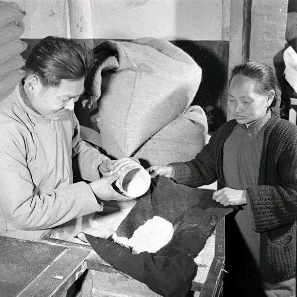1947年，美国摄影师镜头下通货膨胀的上海