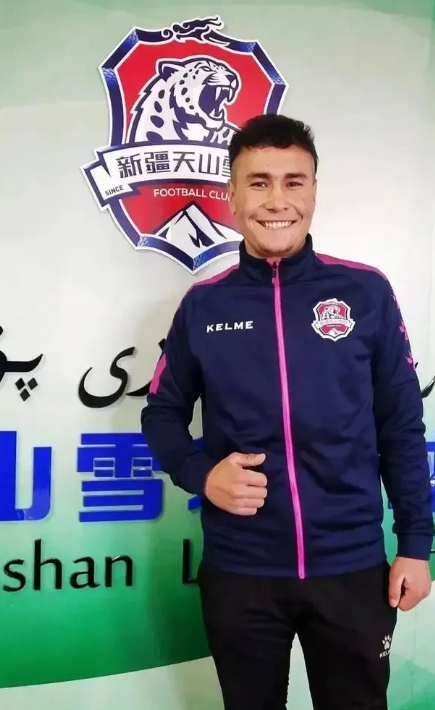 百万粉丝网红“努尔飞腿”被喊话进国足，前国脚毛剑卿表示他达不到职业水平。这是没遇