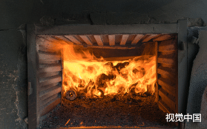 只因妻子的初恋感冒，我被她无情抛弃，火化喂猪。真相后，她后悔了。