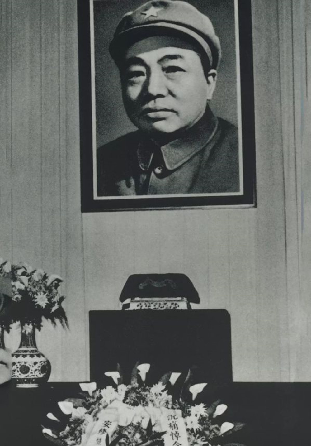 1974年11月29日这天，周总理在中南海国务院接到了一通电话，对话仅仅十几秒，