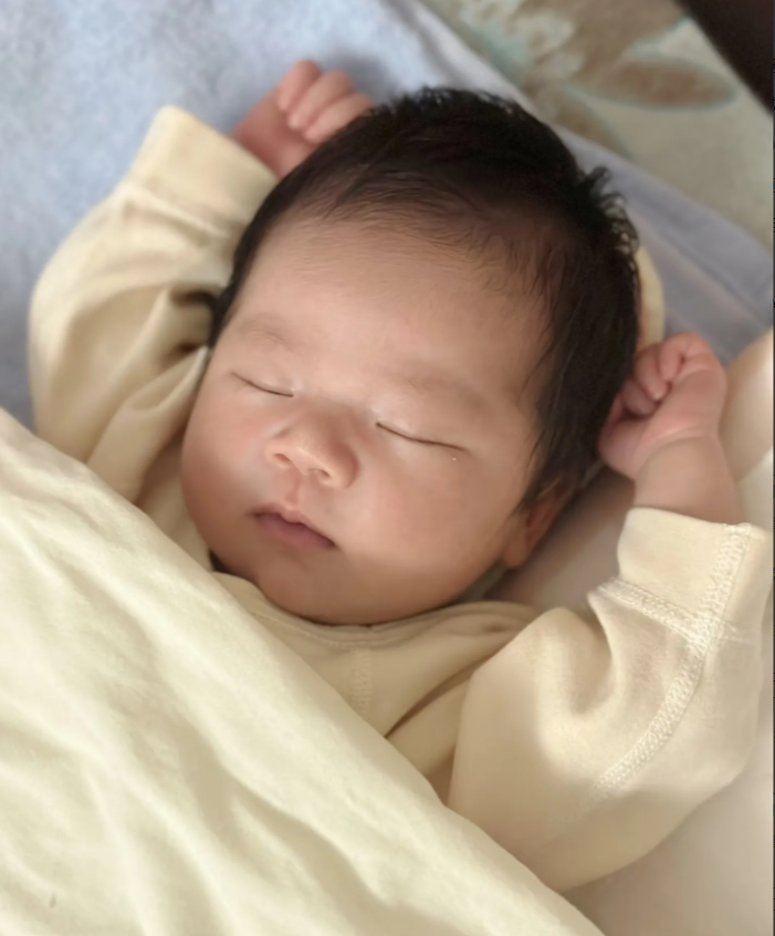 家人们谁懂啊，真的纠结死了！我在娘家微信群收到邀请，舅舅家孙子满月，喊所有人去吃