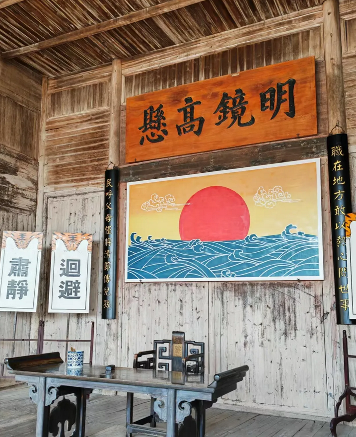 建议全国各个城市法院门前增设大鼓，让百姓有冤击鼓，法官必须受理。这样可以最高效率