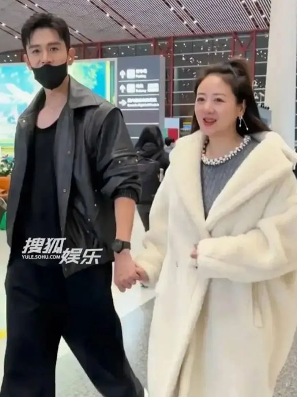她是娱乐圈最幸福的女人，同样是嫁给小老公，她现在又胖又老，却比伊能静、陈紫函、蔡