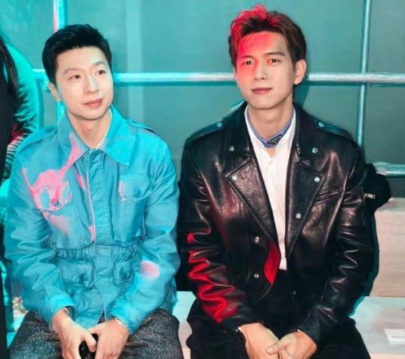 马龙作为国乒传奇，征战赛场荣誉无数，用实力书写辉煌。李现凭借精湛演技在演艺圈大放