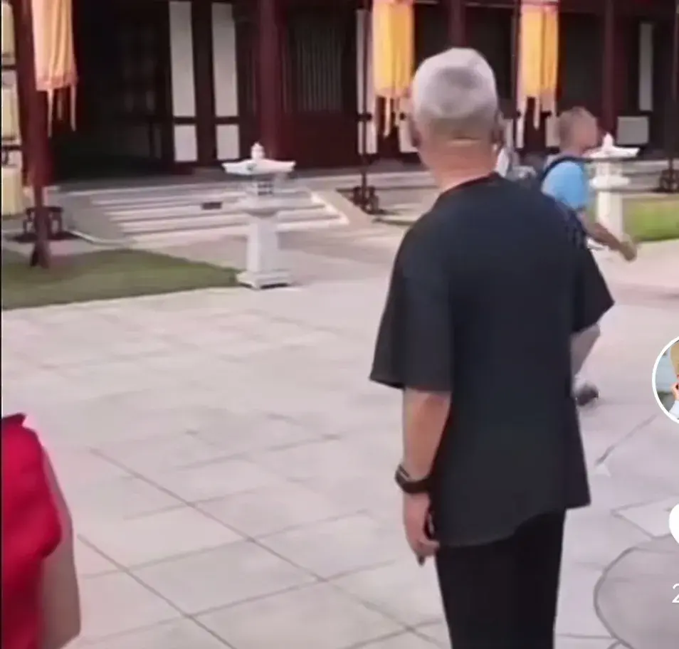 司马南被拒绝握手！路人直言：我烦你，本人的回应堪称教科书（司马南这几天怎么了）-第4张图片-九妖电影