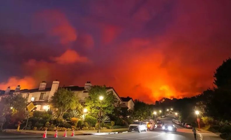 加州的火已经烧了两任总统任期，已经成为美国历史上的魔鬼之火。

加州的火是不是有