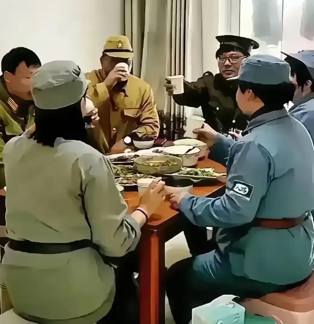 问：大家看出哪里穿帮了吗？