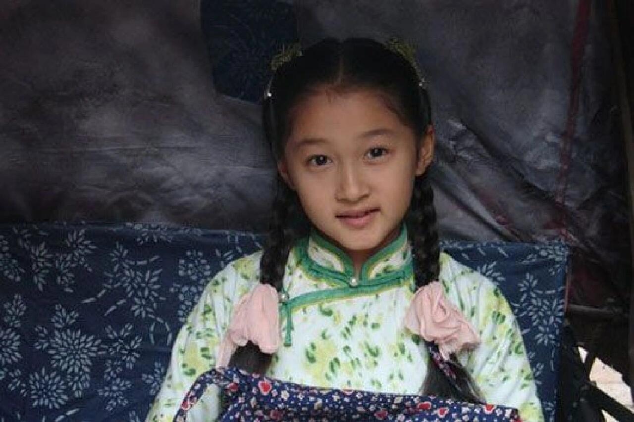 关晓彤童年的照片