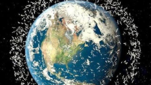 天降太空垃圾“吓坏”地球人！我们的地球已经被太空垃圾包围？
