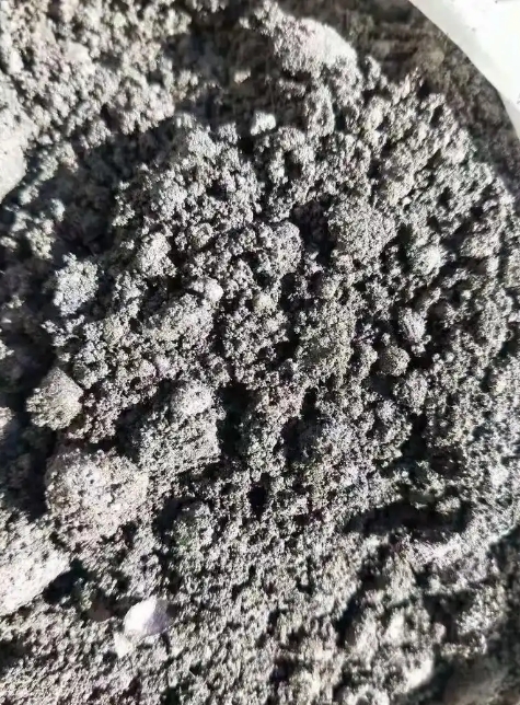 震惊，用镍砂当混泥土建房……镍砂危害：辐射，有毒重金属，没信号。吃煤油饭，住煤渣