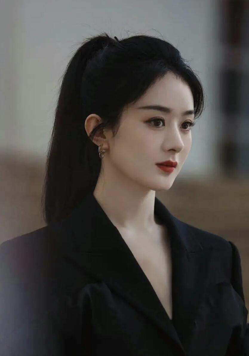 赵丽颖：帅气不止于形，魅力溢于言表