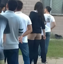 如果你第一眼看错了，就请默默地点个赞！！！