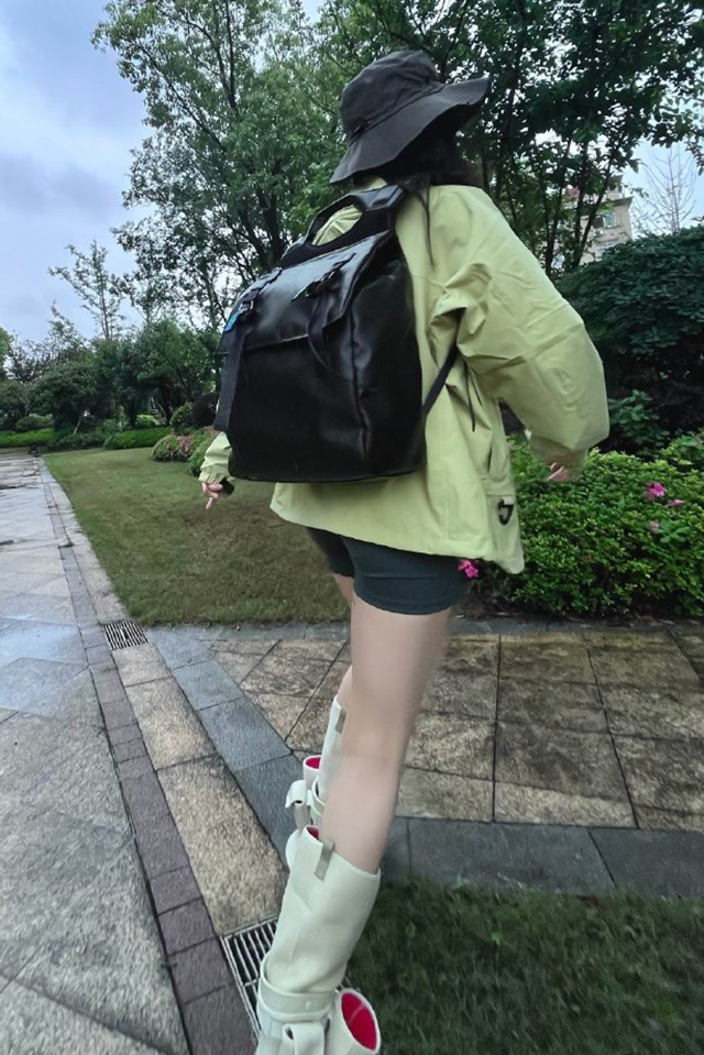 五一有人约爬山吗？田曦薇好像有这个想法，于是她选择在小区徒步。
