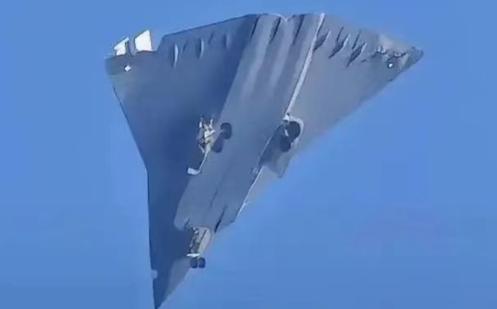 听不懂人话？解放军六代机试飞教美国做人，美国司令改口对华言和？
 
一直以来，美