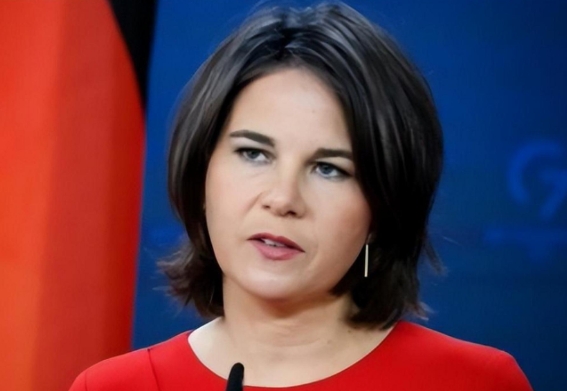 德国女外长为啥又厚着脸皮来访华了？看看中方的态度。