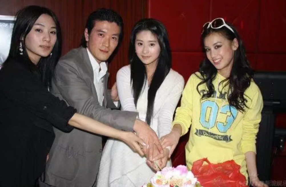 杨子真的是啥都折腾，啥都成不了。
他还曾把旗下的颖儿与另一名艺人包装成组合，取名