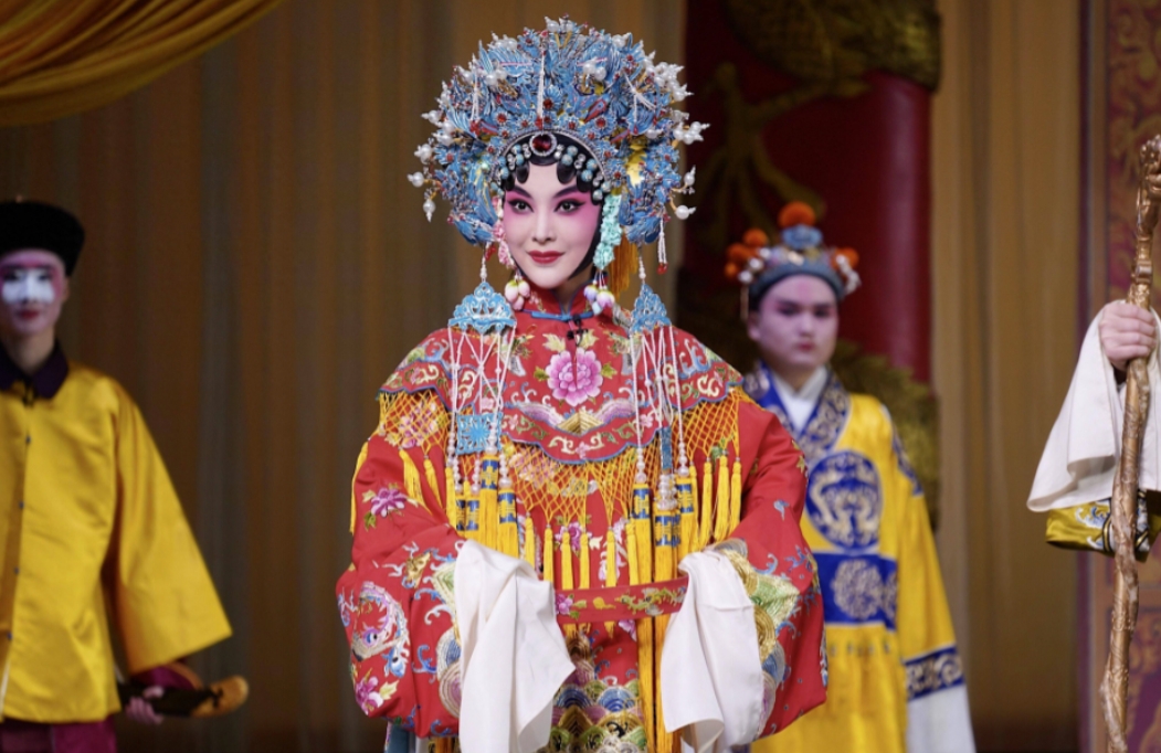 国家应该放松对戏曲的管控，让戏曲作者们能创造出更符合现代人口味的戏曲来，否则戏曲