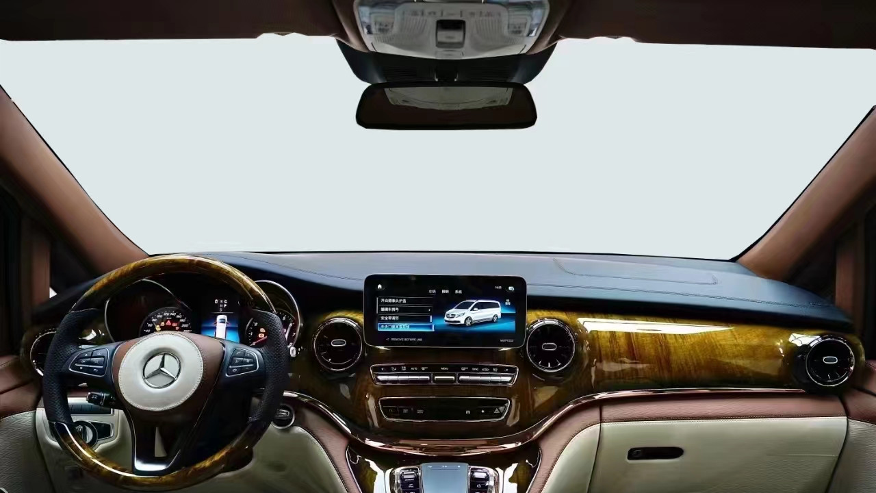 定制豪车新体验，梅赛德斯奔驰带你领略奢华之旅