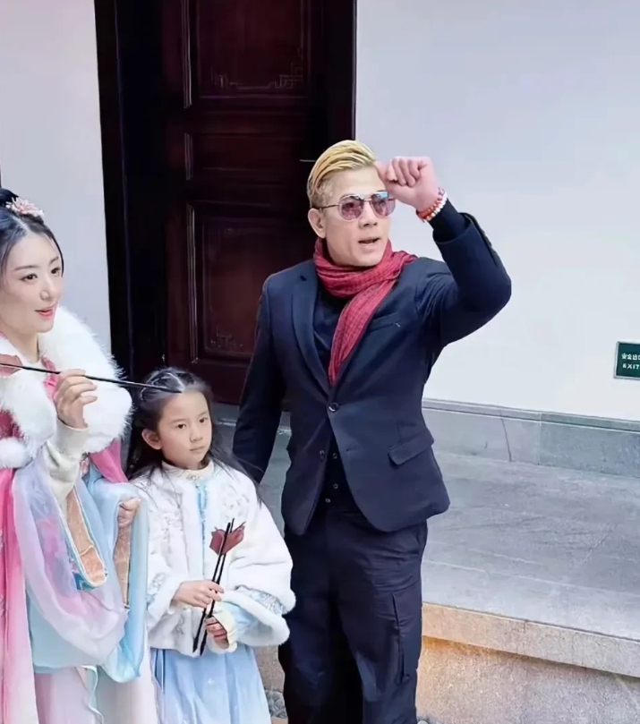郭富城两个女儿的长相曝光后，众人都夸赞郭富城两个女儿的颜值，简直就是娱乐圈里面最