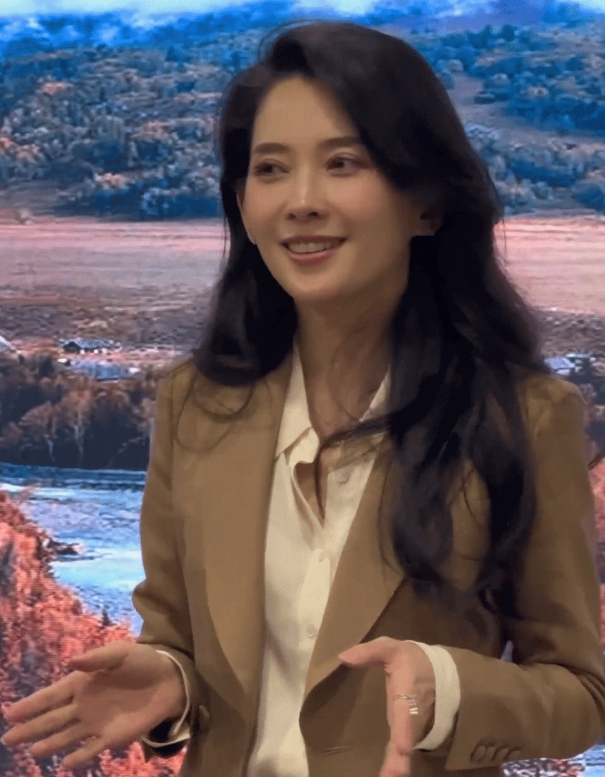 网络太可怕了！森林北被曝光前夫大她十几岁，妈妈也离过两次婚。这并不是一种好现象，