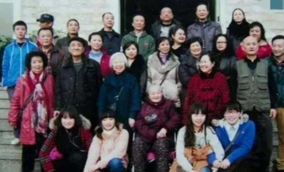 2012年，保姆在雇主家干了12年，这天雇主突然对她说：孩子们都大了，不需要你了