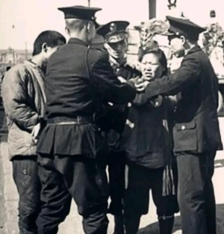 可怕！1937年，北平沦陷后，29军军长宋哲元的姨太太落在了鬼子手里。她挺着个大