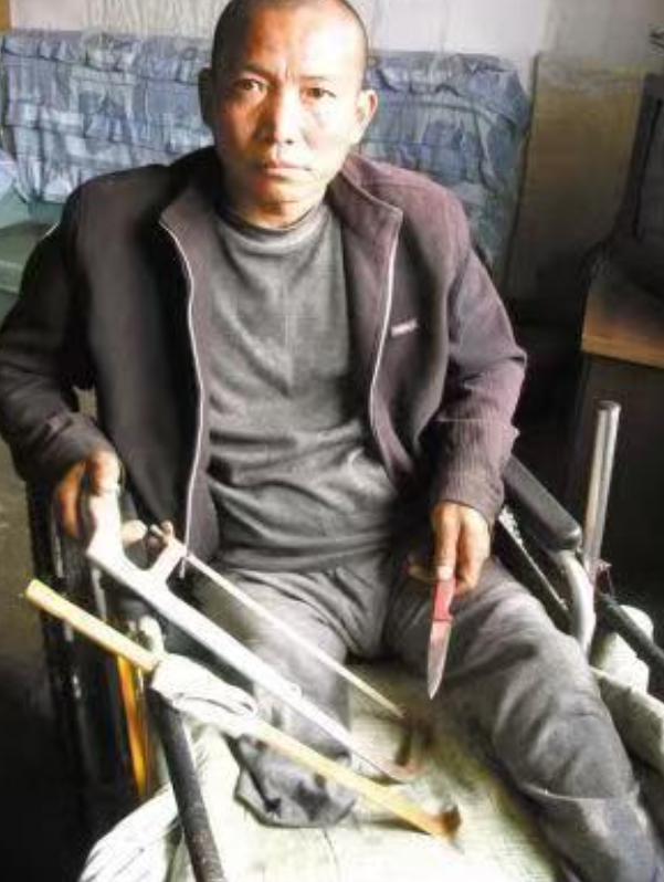 2012年4月，一河北男子省百万住院费，亲手锯掉右腿，历时20分钟，为忍70级的