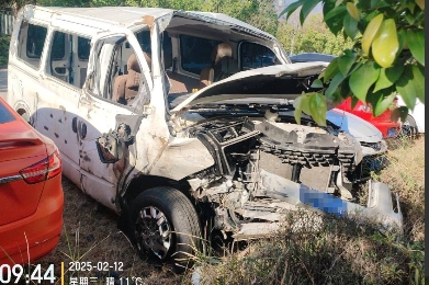 兄弟们，当你的车子出了事故撞得很严重，但是保险公司不给定全损，非要维修怎么办？