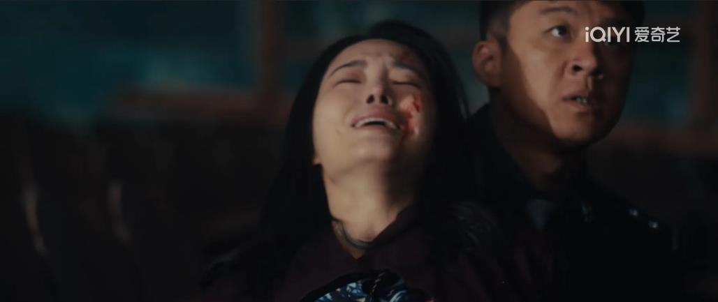 《风中的火焰》刘白杀人诛心！他让梅强偷走了梅苇的钱，又设计梅苇失手打死了梅强。最