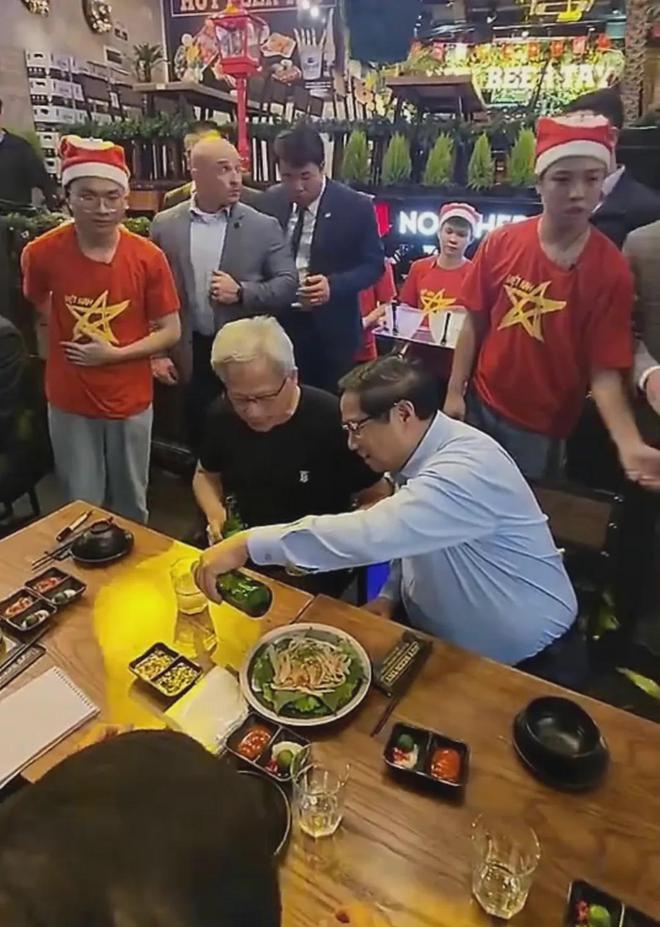 #英伟达涉嫌违反反垄断法# 为什么是英伟达？根据公开资料，英伟达在中国的AI芯片