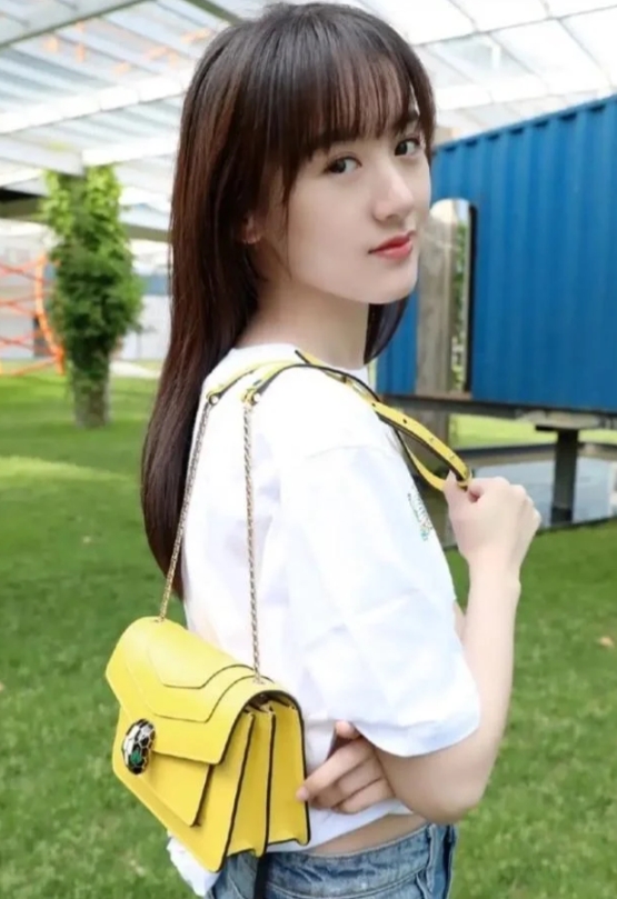 袁冰妍华丽转身，话剧舞台再展演技风采