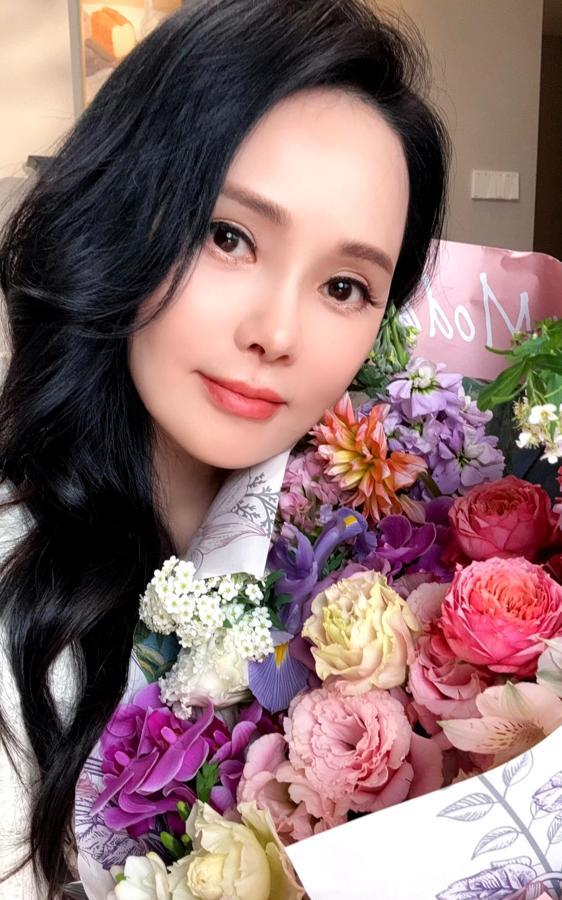伊能静，真是一股清流！

情人节的她，发长文给单身女孩们提建议！

文笔依旧那么
