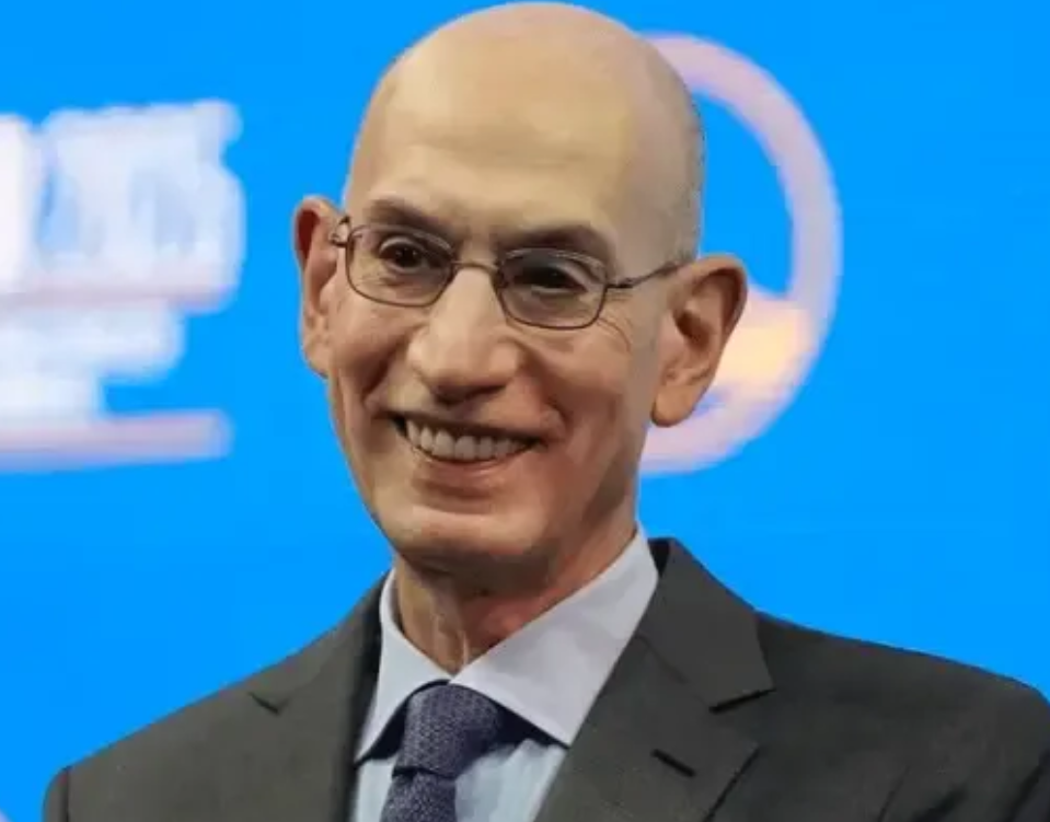 老鹰最后还剩10秒落后2分不用犯规战术，太丑陋了

肖华这是要毁了NBA阿