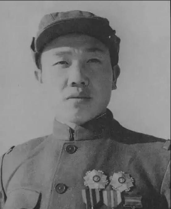 1950年，在抗美援朝战场上，出现了一位让人敬佩的传奇人物——志愿军排长郭忠田。