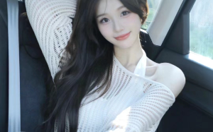 闺蜜看上了我爸爸，上位做了我的后妈，还联合渣爹将我赶出家门，霸占了我妈的房子。