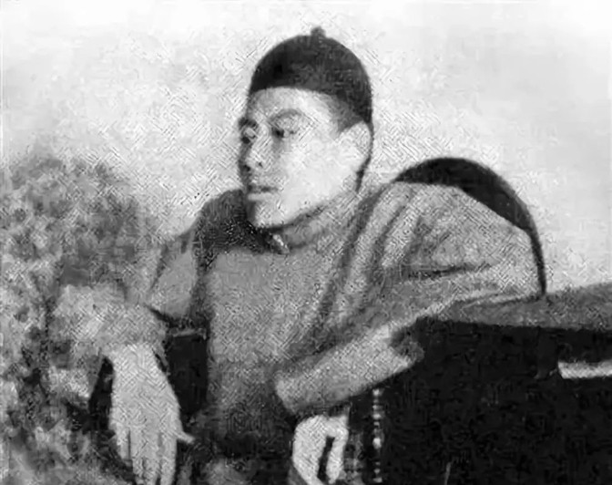 1934年，山东有个叫梁作友的人，谎称自己家产有六七千万，愿意捐一半给政府。 消