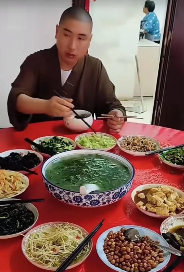 寺庙吃的果然都是素食。