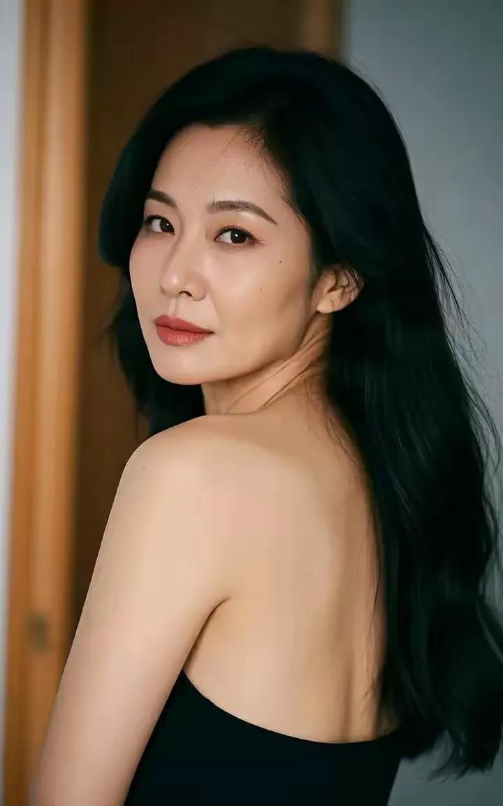 若是一个男人对你动了“真情”，他身上会有的反应：只有两字：“主动”
真正的爱，是