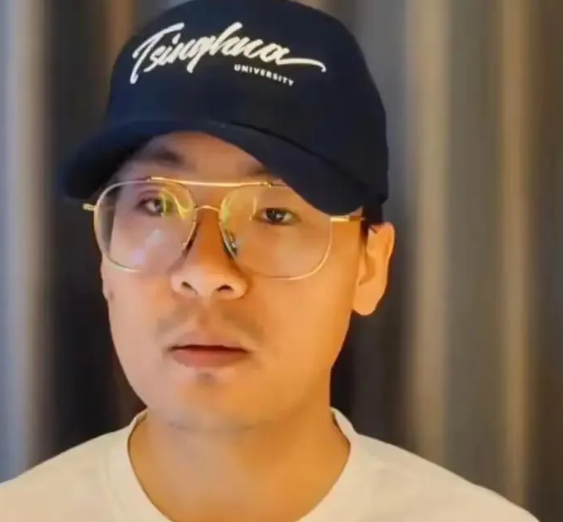 马翔宇不单单是清华高材生，他还是一位敢于冲锋陷阵的战士，是一位乐观向上的青年才俊