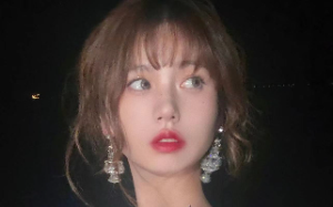 我家保姆的女儿趁着我暑假度假，把我的大别墅当成她自己的家，我拆穿她后，她跪着求我让我别追究