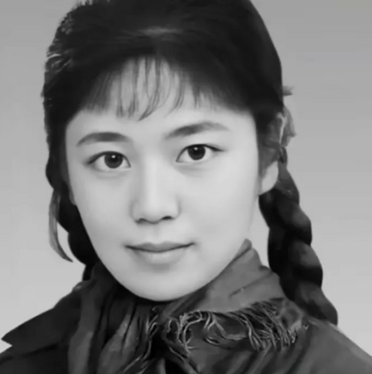 1977年夜，知青余文娟摸进农村帅小伙住所，主动抱上去：“离别之际，给彼此一个美