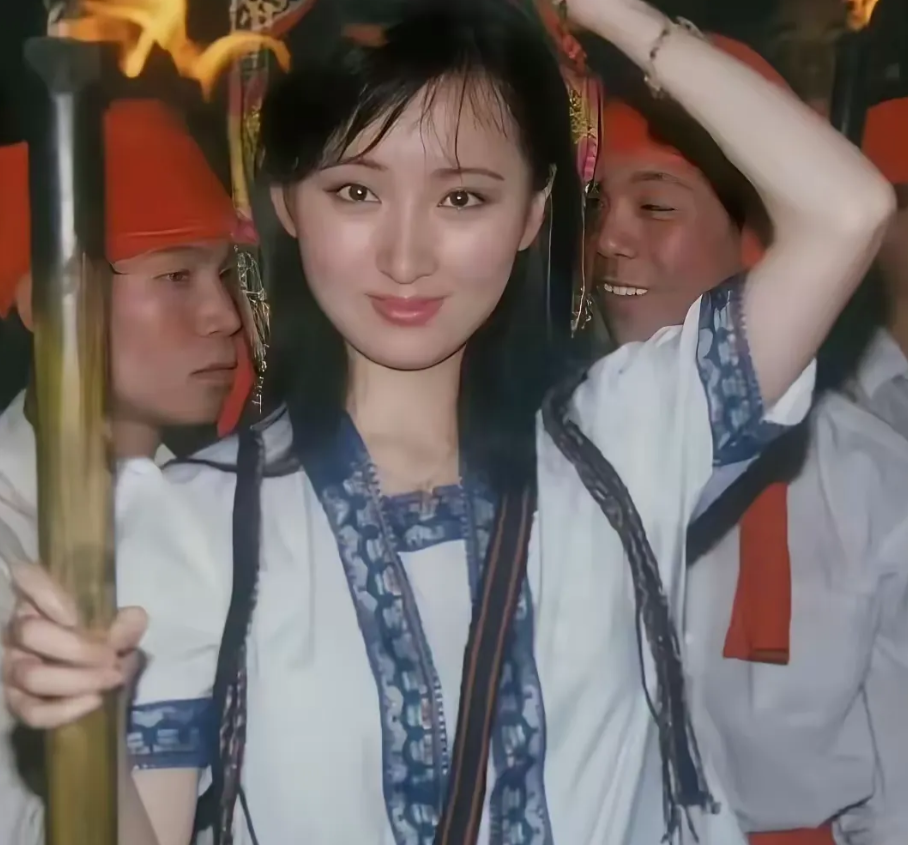 陈晓旭，纯天然的美！

那时候没有化妆，没有修图，
那时候没有PS，没有整容，