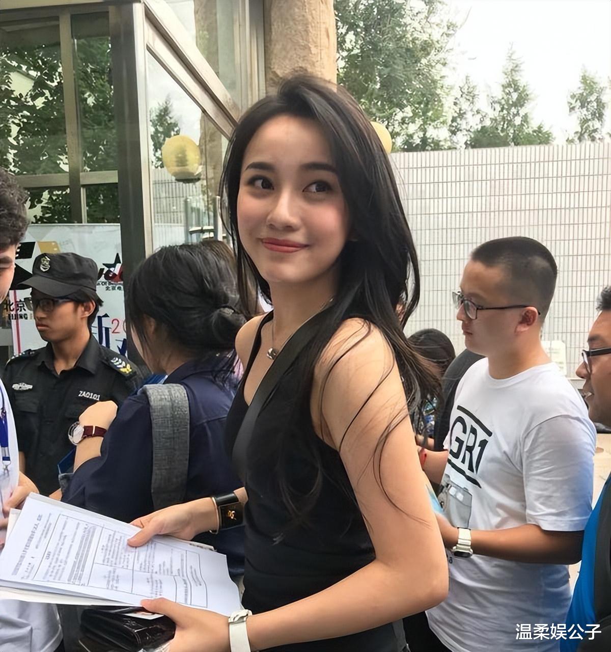看到张艺谋的新女主角，再看王家卫的李宛妲，真是没对比就没伤害（王家卫张艺谋地位对比）-第7张图片-九妖电影